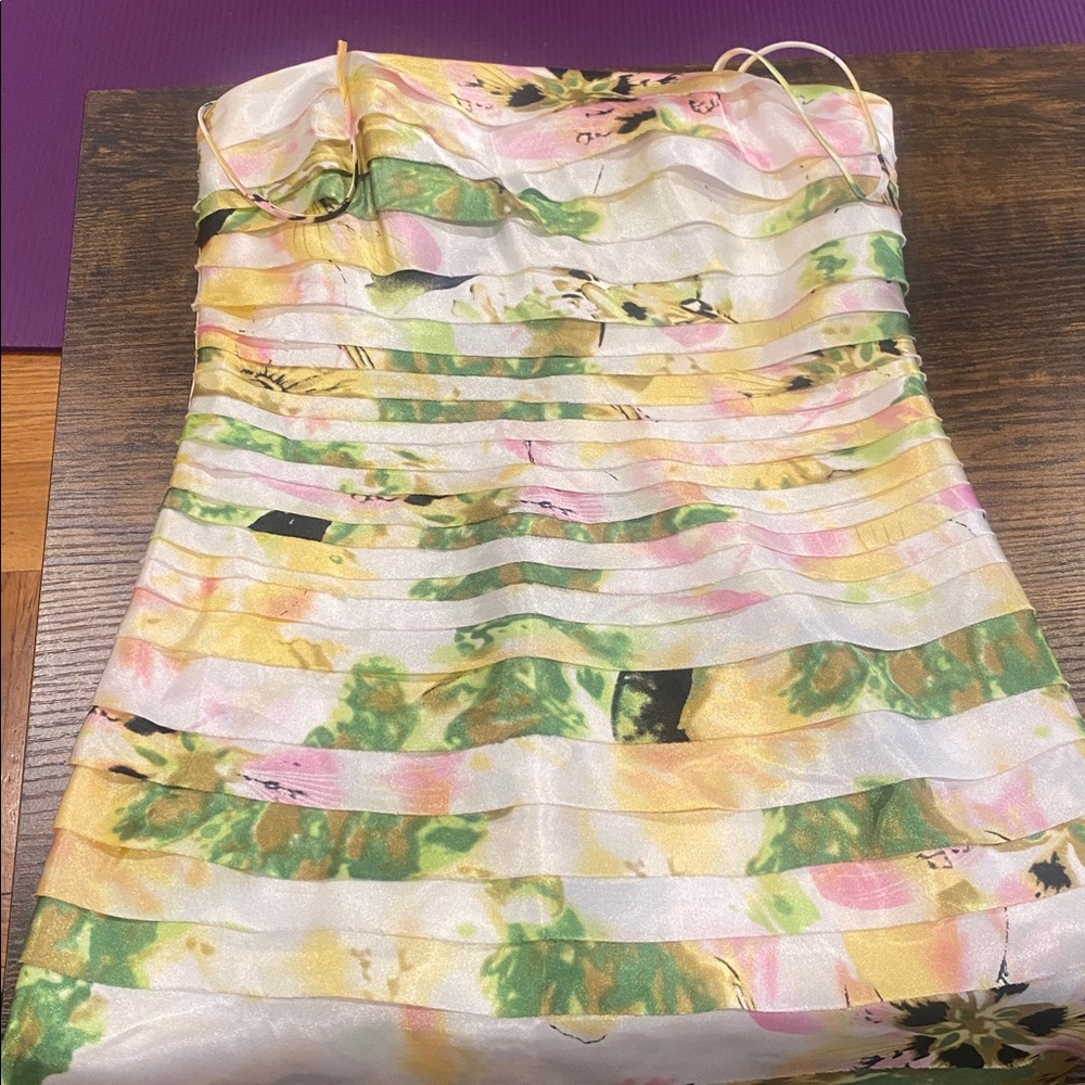 Beautiful floral silk Dress with wrap - Picture 5 of 14